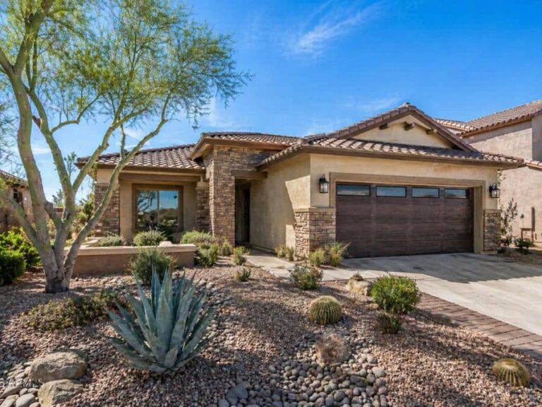 What Is the Best Garage Door Material for Desert Climates in Arizona?